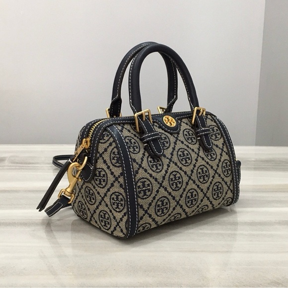 Stylish Black and Gold Handbag - Picture 3 of 9